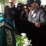 Hande Erçel'in annesinin cenazesinde yürek burkan görüntü