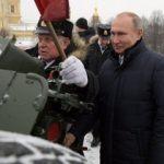 Putin Noel’de Sovyetlerden kalma topu patlattı