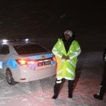 Erzincan'da ulaşıma kar ve tipi engeli