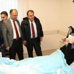 Kaymakam Özdemir kazada yaralanan öğrencileri hastanede ziyaret etti