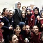 Esra Albayrak Kızlar için Vizyoner Hedefler projesi rozet töreninde!