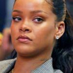 Rihanna babasıyla mahkemelik oldu!