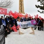 Üniversitelilerden Sarıkamış Şehitlik Anıtı'na ziyaret