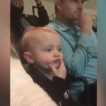 Babalarını taklit eden minikler!