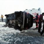 Malatya'da minibüs devrildi: 10 yaralı