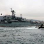 İki Rus savaş gemisi peş peşe boğaz'dan geçti