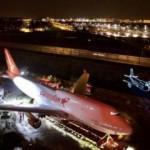Türk iş adamları Hollanda'da otel bahçesine uçak koydu
