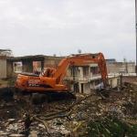 Ergani'de metruk binalar yıkılıyor