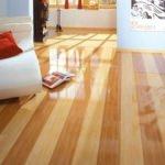 Evin ahşap zeminine zarar veren hareketler