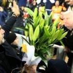 F.Bah&ccedil;e taraftarından Kocaman'a &ccedil;i&ccedil;ek