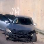 Otomobil istinat duvarına çarptı: 2 yaralı