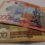 Kazaklar banknotları sadece ana dillerinde basacak