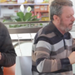 Milyonları ağlatan sosyal deney! Biri size a&ccedil; olduğunu s&ouml;ylerse ne yaparsınız?