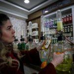 400 çeşit kolonya kokusu ile parfümlere kafa tutuyor!