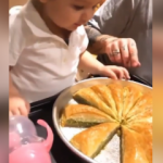 Berkay'ın kızının baklava yeme heyecanı
