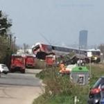 Avusturya'da tren, bir tıra çarptı! Korkunç görüntüler