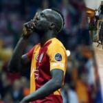 Galatasaraylı yıldız kıyafetiyle g&uuml;ndeme geldi!