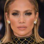 Jennifer Lopez'in y&uuml;z&uuml;ğ&uuml; alay konusu oldu!