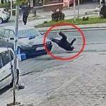 Metrelerce uçtu, hiçbir şey olmamış gibi ayağa kalktı
