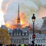 Notre Dame Katedrali yandı! Macron: Yeniden inşa edeceğiz
