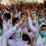 Pakistan’da gösteri yapan hemşirelere gözaltı
