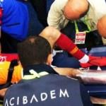 Emre Akbaba'nın ayağı kırıldı!