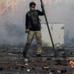Endonezya'da çatışma çıktı! 6 ölü, 200 yaralı