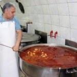 Kazanlar 27 yıldır yoksullar i&ccedil;in kaynıyor
