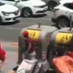 &Ccedil;&ouml;pten &ccedil;ıkan ayıcığa sevinen &ccedil;ocuğun o halleri paylaşım rekoru kırdı