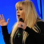 Zerrin &Ouml;zer s&uuml;rpriz bir şekilde evlendi! İşte ilk d&uuml;ğ&uuml;n fotoğrafı...