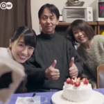 Doğum g&uuml;n&uuml;n&uuml; sahte yakınlarla kutluyorlar!