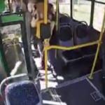 Hareket halindeki otobüsten atlayan anne ve çocuk ölümden döndü