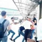 Metrobüs durağında kavga: Uyardı diye dövdüler