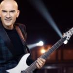 U&ccedil;ağı r&ouml;tar yapan Altay konserini havalimanında verdi