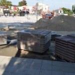 CHP'li belediye yapımı tamamlanmayan meydanı açtı