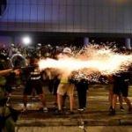 Hong Kong'da sular durulmuyor! Polisle çatıştılar