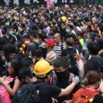 Hong Kong’da hükumet karşıtları sokağa döküldü 
