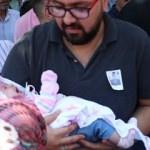Şehit askeri 50 günlük bebeği son yolculuğuna uğurladı