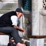 Abdesti neler bozar, neler bozmaz? Kan yayılmazsa...