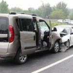 Ticari araçla otomobil çarpıştı: 8 yaralı