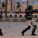 Sınırda gerilim s&uuml;r&uuml;yor! Hint askerleri ateş a&ccedil;tı: &Ouml;l&uuml;ler var