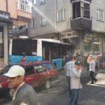 İstanbul'da halk otobüsü binaya girdi! Ekipler sevk edildi
