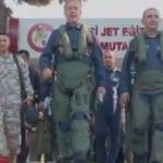 Bakan Akar, Ege semalarında b&ouml;yle u&ccedil;tu!