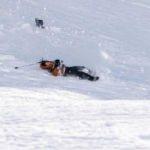 Metrelerce takla atan kayakçı ölümden döndü!