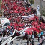 Hakkari'de y&uuml;r&uuml;yen binlerce kişiden ortak ses: Kahrolsun PKK!