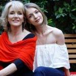 Yasemin Allen annesi Suna Yıldızoğlu ile d&uuml;şman &ccedil;atlattı