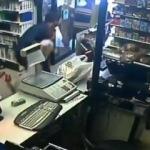 Depremde alkış alan davranış! Herkes ka&ccedil;arken...