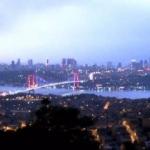 Şimşekler İstanbul semalarını aydınlattı