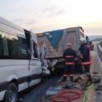 Rus mühendisleri taşıyan minibüs kaza yaptı: 2 ölü, 11 yaralı