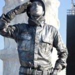 Asker selamı veren canlı heykel rekor kırdı